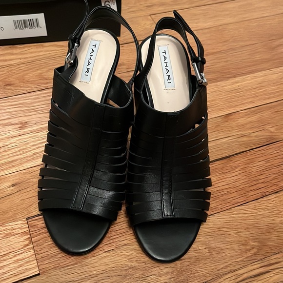 NEW Tahari black leather sandals - Picture 3 of 5